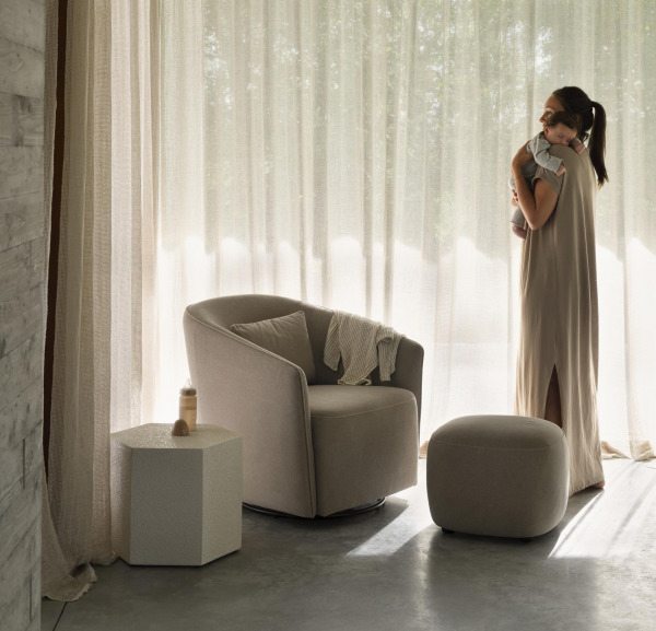 Quax szoptat�s fotel/forg� �s hintasz�k - Gomi Mohair Latte